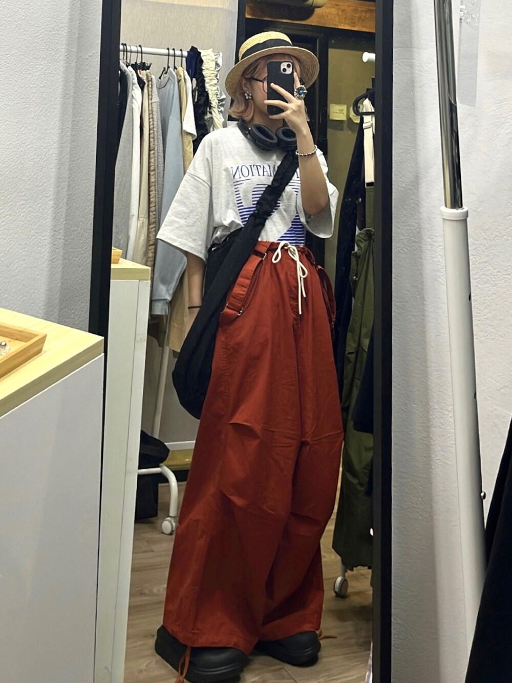 「hkgirl、hkboy、hk、hkwear、Hong Kong、hongkong、ootd、ootdhk」｜「ubeeecoのアイテム（ハット、ベージュ系）」を使った、Chungyi._さん（レディース・158cm）の春コーディネートの1枚目の写真