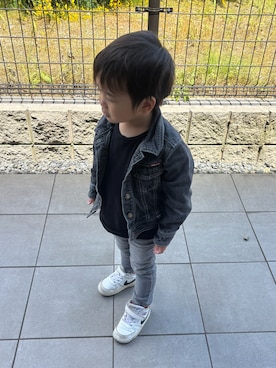 「COMME CA ISM（コムサイズム）のアイテム（デニムジャケット、ブラック系）」を使った、Reo   Rito Ruiさん（キッズ・100cm）の夏コーディネート