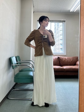 「KBF（ケイビーエフ）のピーチスキンパフスリーブブラウス（シャツ/ブラウス、ベージュ系）」を使った、こばさん（レディース・165cm）の夏コーディネート