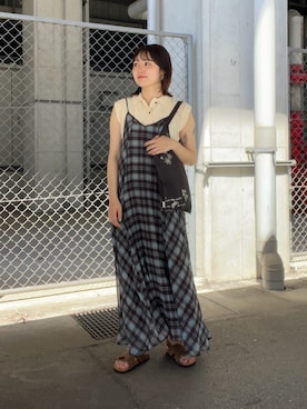 「KBF（ケイビーエフ）のチェックプリーツキャミワンピース（ワンピース、ブラウン系）」を使った、こばさん（レディース・165cm）の夏コーディネート
