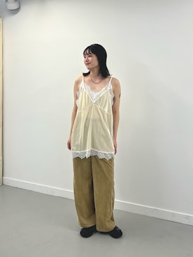 「KBF（ケイビーエフ）のベロアレースキャミソール（キャミソール、ホワイト系）」を使った、こばさん（レディース・165cm）の秋コーディネート
