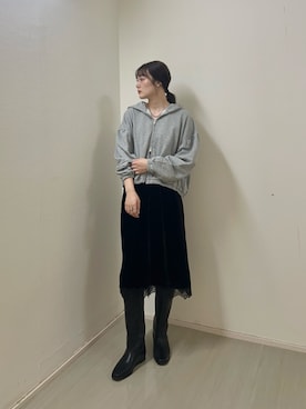 「KBF（ケイビーエフ）のベロアレースミディスカート（スカート、ブラック系）」を使った、こばさん（レディース・165cm）の秋コーディネート