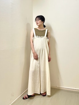 「KBF（ケイビーエフ）のレースオンピンタックサロペット（つなぎ/オールインワン、ホワイト系）」を使った、こばさん（レディース・165cm）の夏コーディネート