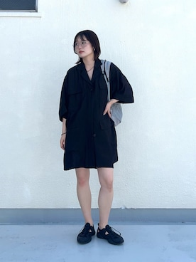 「KBF（ケイビーエフ）のバックオープンBIGシャツ（シャツ/ブラウス、ブラック系）」を使った、こばさん（レディース・165cm）の夏コーディネート