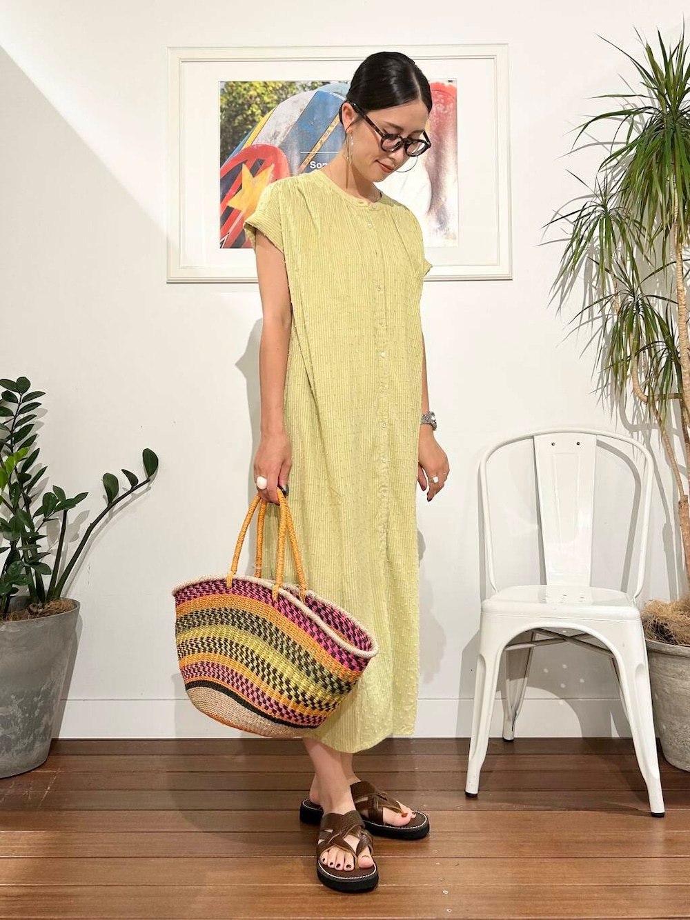 「ワンピース、ママコーデ、ナチュラル、アラフォーコーデ、30代、高身長×ワンピース」｜「The BagmatiのThe Bagmati　アバカカゴバッグ（かごバッグ、その他）」を使った、横内さん（レディース・164cm）の夏コーディネートの1枚目の写真