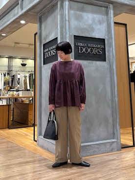 「URBAN RESEARCH DOORS（アーバンリサーチドアーズ）のハイウエストストレッチチノパンツ（チノパンツ、ベージュ系）」を使った、abeさん（レディース・158cm）の秋コーディネート
