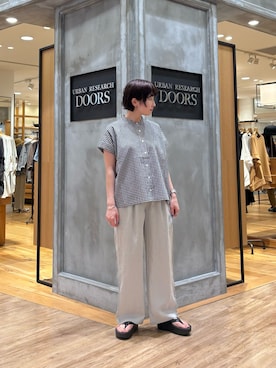 「URBAN RESEARCH DOORS（アーバンリサーチドアーズ）のFORK&SPOON　バンドカラーワイドシャツ（シャツ/ブラウス、ブラック系）」を使った、abeさん（レディース・158cm）の夏コーディネート