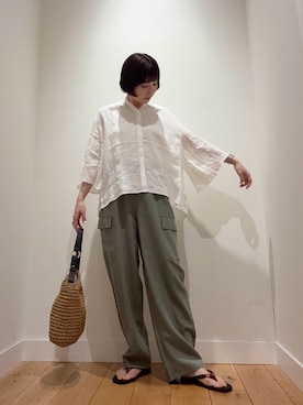 「URBAN RESEARCH DOORS（アーバンリサーチドアーズ）のトロミカーゴイージーパンツ（その他パンツ、グリーン系）」を使った、abeさん（レディース・158cm）の春コーディネート