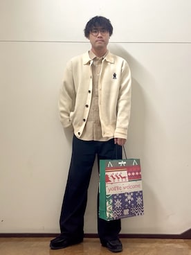 「アイテム（シャツ/ブラウス、ベージュ系）」を使った、Shionさん（メンズ・171cm）の冬コーディネート