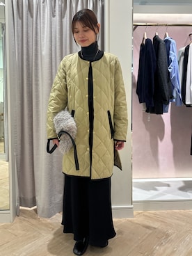 「スカートコーデ」｜「アイテム（ダウンジャケット/コート）」を使った、SHIHOさん（レディース・162cm）の秋コーディネート