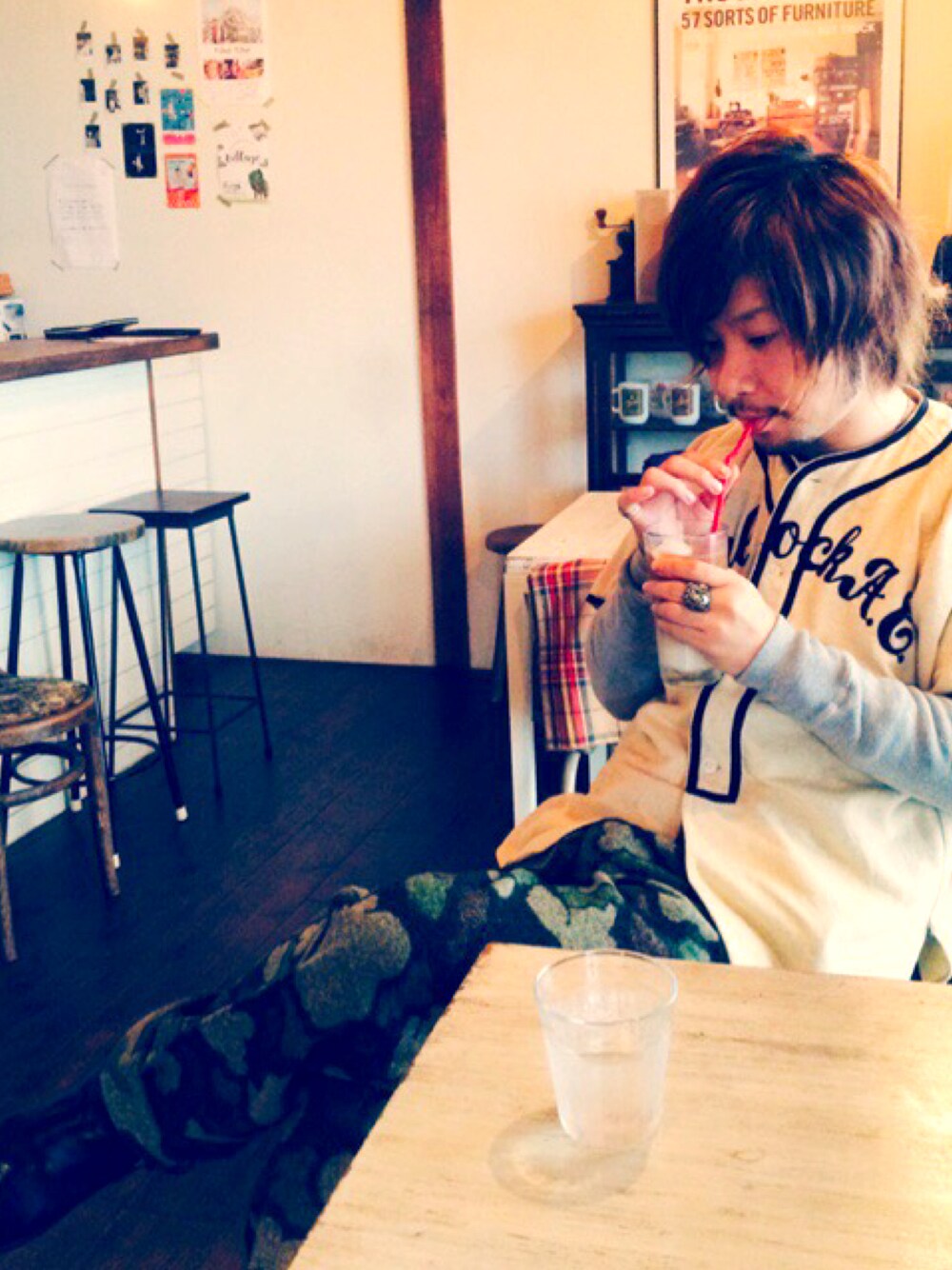 「VINTAGEのアイテム（シャツ/ブラウス、ホワイト系）」を使った、jimu14madさん（メンズ・173cm）の春コーディネートの1枚目の写真