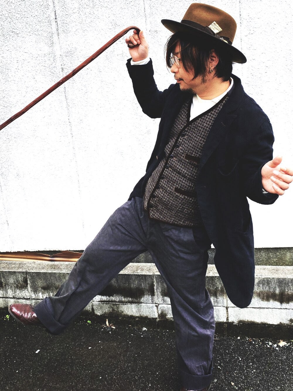 「Django Atourのアイテム（テーラードジャケット、ブラック系）」を使った、jimu14madさん（メンズ・173cm）の春コーディネートの1枚目の写真