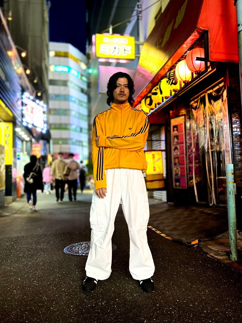 【ワイドシルエットで抜け感】adidas ワイドパンツ 着回し自在 ワイドシルエットで抜け感】adidas ワイドパンツ 着回し自在