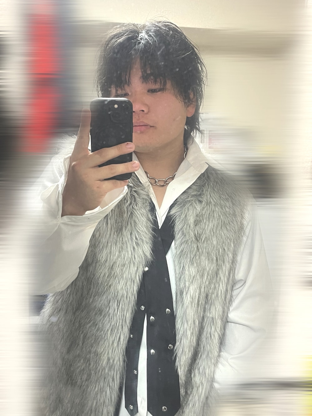 「GRANCY、HARE、きれいめコーデ、ファーベスト、シャツスタイル、SSコーデ」｜「usedのアイテム（ベスト、グレー系）」を使った、ひろむ (22)さん（メンズ・161cm）の冬コーディネートの1枚目の写真