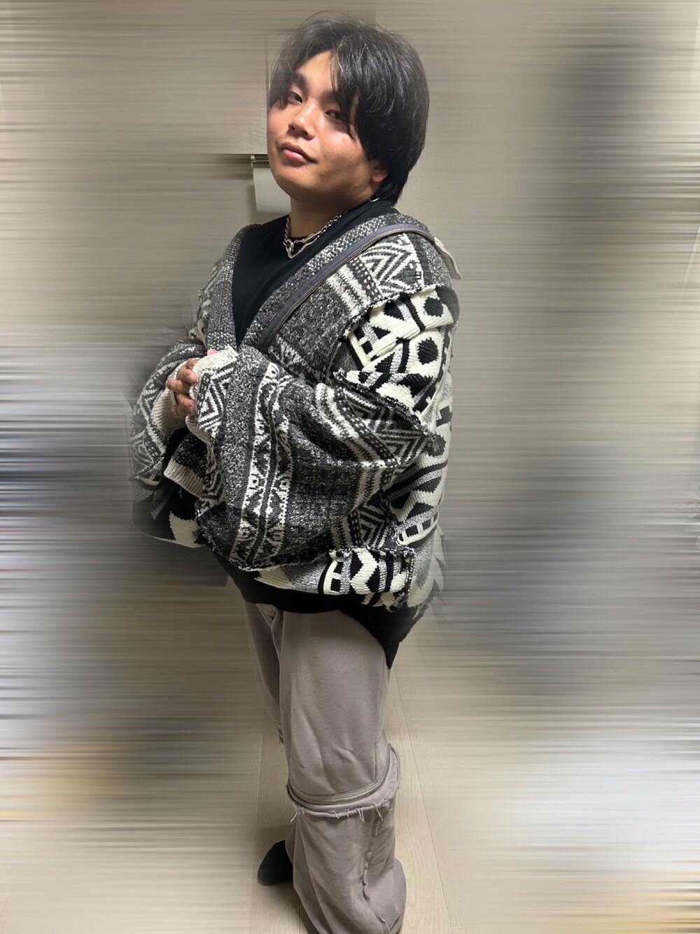 「ニット、リメイク、古着、GRANCY、冬コーデ」｜「usedのアイテム（ニット/セーター、グレー系）」を使った、ひろむ (22)さん（メンズ・161cm）の秋コーディネートの1枚目の写真