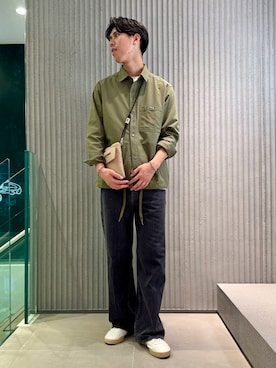 「撥水」｜「アイテム（デニムパンツ）」を使った、sakaiさん（メンズ・181cm）の秋コーディネート