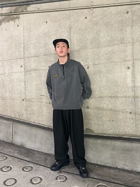 「Sourcream（サワークリーム）のアイテム（スラックス）」を使った、高尾尚樹さん（メンズ・165cm）の秋コーディネート