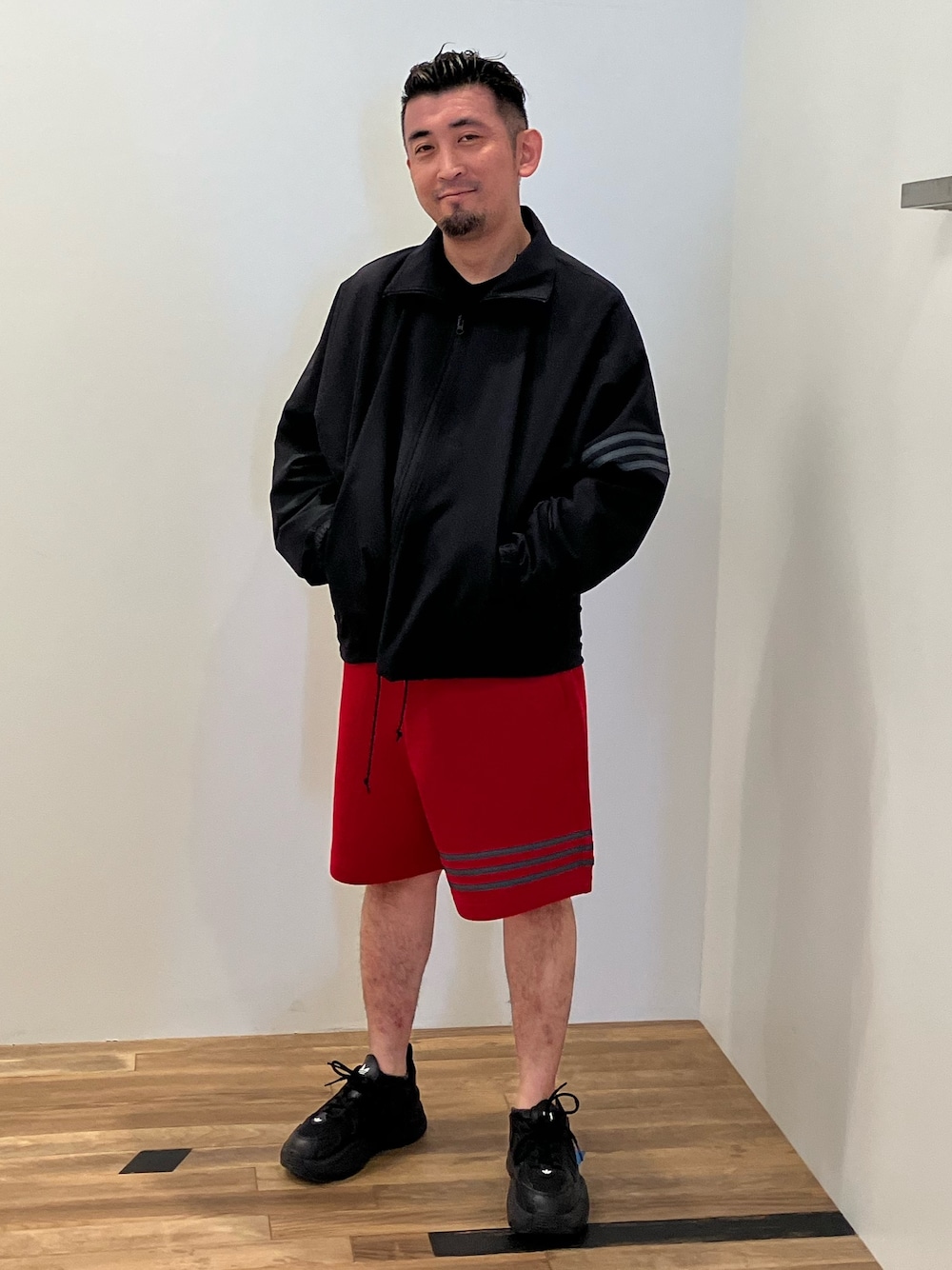 adidas（アディダス）の「ストリート Neuclassics トラックトップ