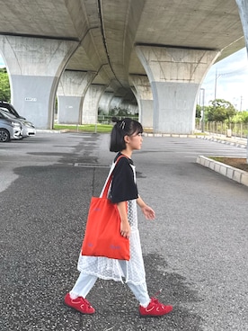 「アイテム（バッグ、オレンジ系）」を使った、TSUMUNOさん（キッズ・130cm）の秋コーディネート