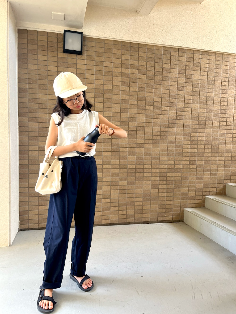 「カジュアル、夏コーデ、シンプルコーデ、初夏コーデ」｜「LOWRYS FARMのＵＳＡロングタンク＊　177852（タンクトップ、ホワイト系）」を使った、なっぴょんさん（キッズ・142cm）の春コーディネートの1枚目の写真