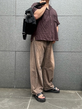 「GU（ジーユー）のバレルレッグジーンズA＋EC（丈長め85.0cm）（デニムパンツ、ブラウン系）」を使った、hiroさん（メンズ・175cm）の夏コーディネート