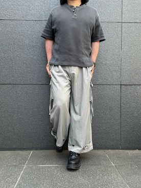 「CLEL（クレイル）の【CLEL】M-47Design TR Loose Parachute Pants/M-47デザイン TRルーズ パラシュートパンツ【セットアップ対応】（カーゴパンツ、グレー系）」を使った、hiroさん（メンズ・175cm）の春コーディネート