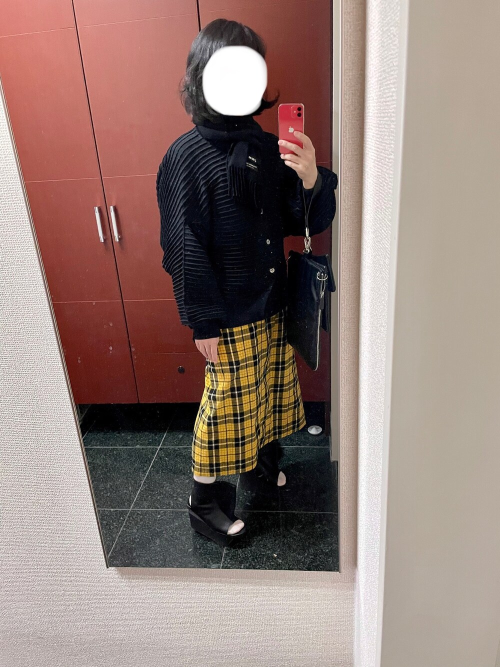 「COMME des GARCONSのアイテム（カーディガン/ボレロ、ブラック系）」を使った、ゆきえさん（レディース・153cm）の春コーディネートの1枚目の写真