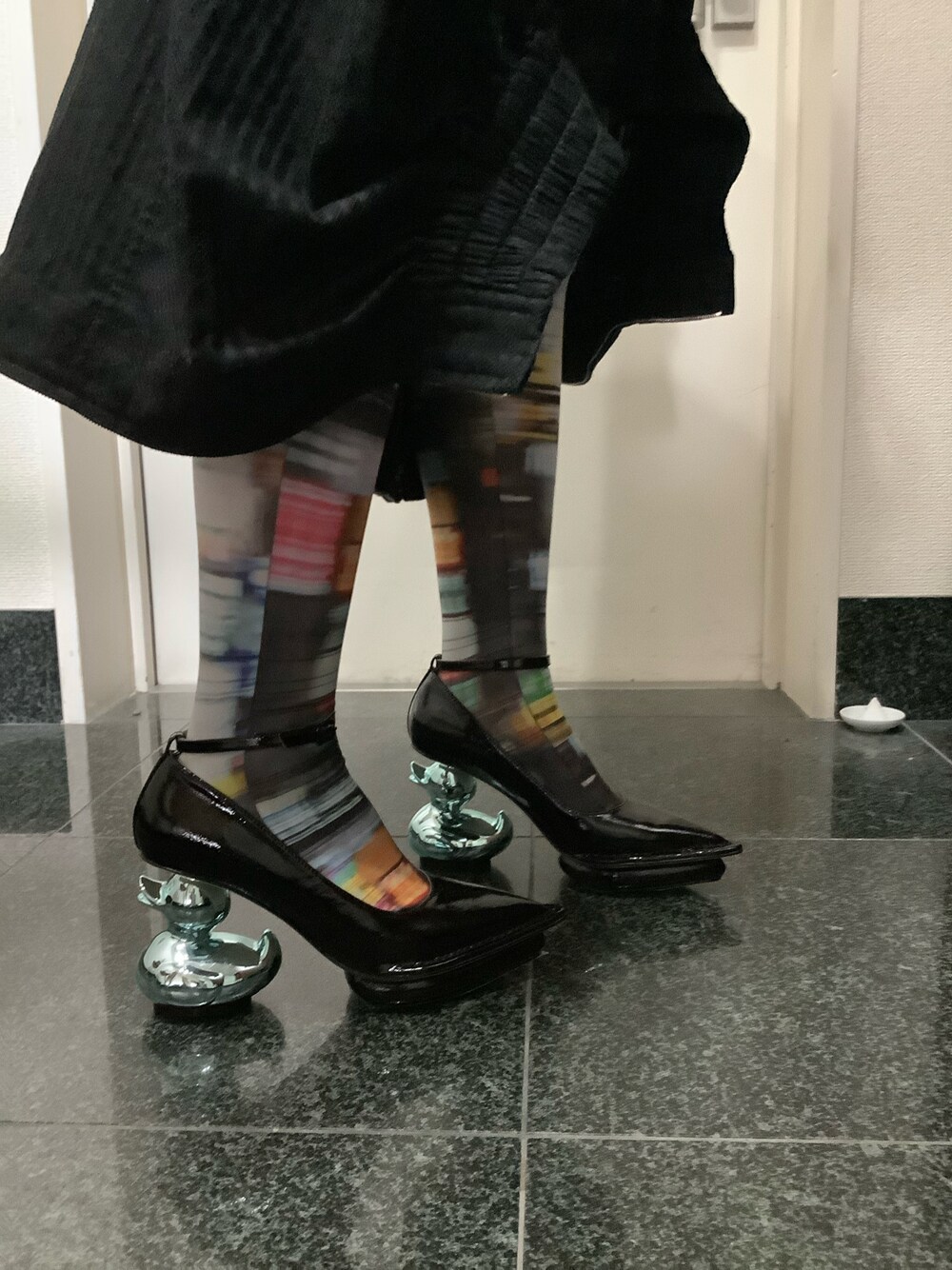 「Maison MIHARA YASUHIROのアイテム（パンプス、ブルー系）」を使った、ゆきえさん（レディース・153cm）の冬コーディネートの1枚目の写真