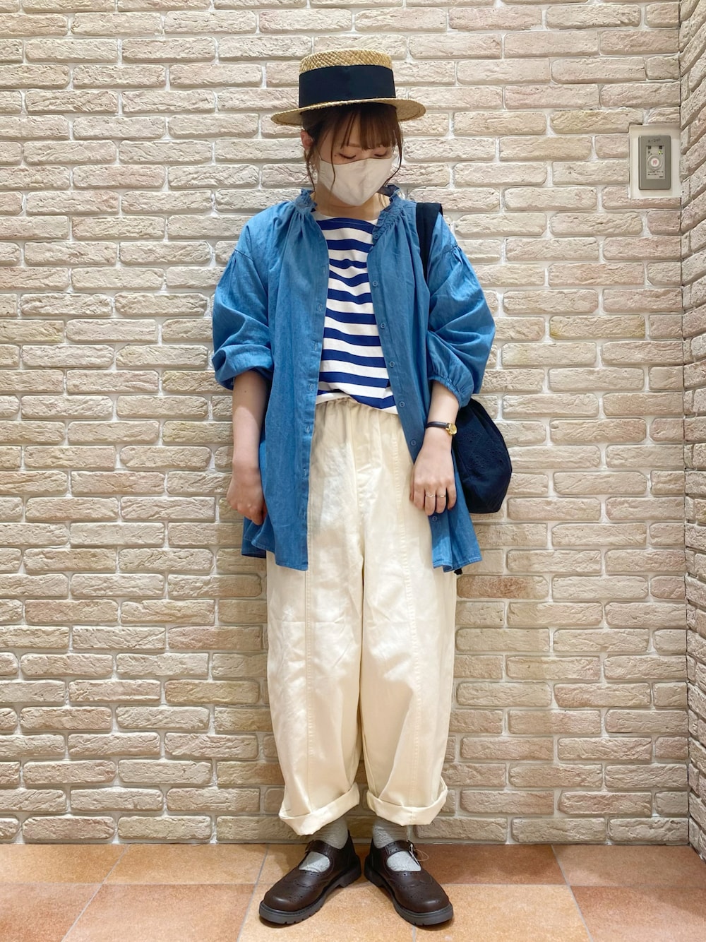 「春、オトナ女子、デニム、マリン、ボーダー、ナチュラル、オトナカジュアル、サマンサ モスモス(Samansa Mos2)、Samansa Mos2、SM2」｜「Samansa Mos2の太リボンカンカン帽（ハット、ブラック系）」を使った、い ま む らさん（レディース・162cm）の春コーディネートの1枚目の写真