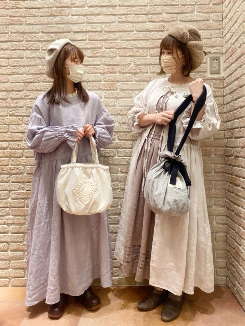 「ワンピース、秋のコーデ、ナチュラル、SM2、秋色、ガーリー、サマンサ モスモス(Samansa Mos2)、Samansa Mos2、リンクコーデ、kazumiコラボ」｜「Samansa Mos2のかぎ編みギャザートート（トートバッグ、ホワイト系）」を使った、い ま む らさん（レディース・162cm）の秋コーディネートの1枚目の写真