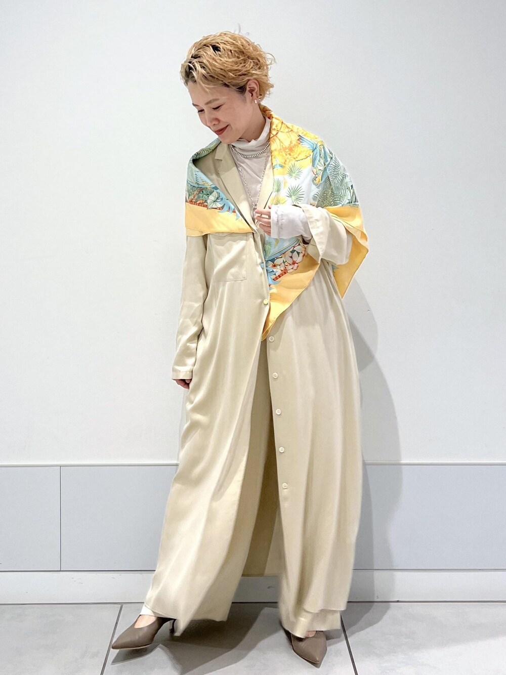 シャツワンピースを使った「エルメス」の人気ファッション