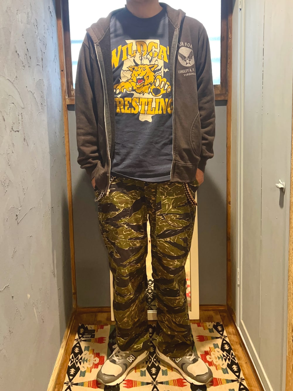 「アメカジ」｜「Championのアイテム（Tシャツ/カットソー、ブルー系）」を使った、ひつじさん（メンズ・170cm）の春コーディネートの1枚目の写真