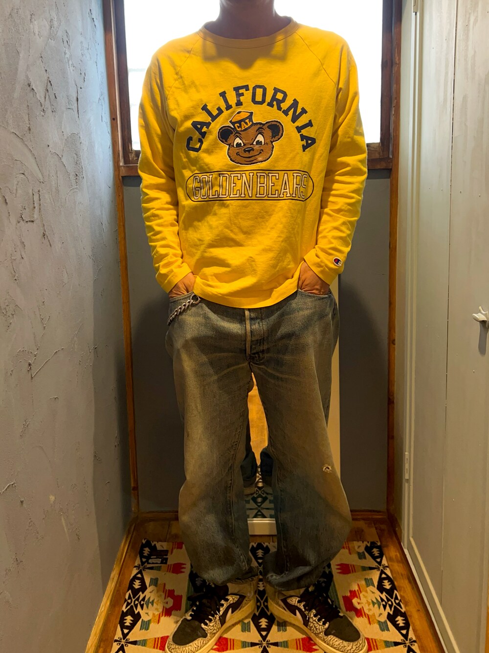 「アメカジ」｜「Championのアイテム（Tシャツ/カットソー、イエロー系）」を使った、ひつじさん（メンズ・170cm）の春コーディネートの1枚目の写真
