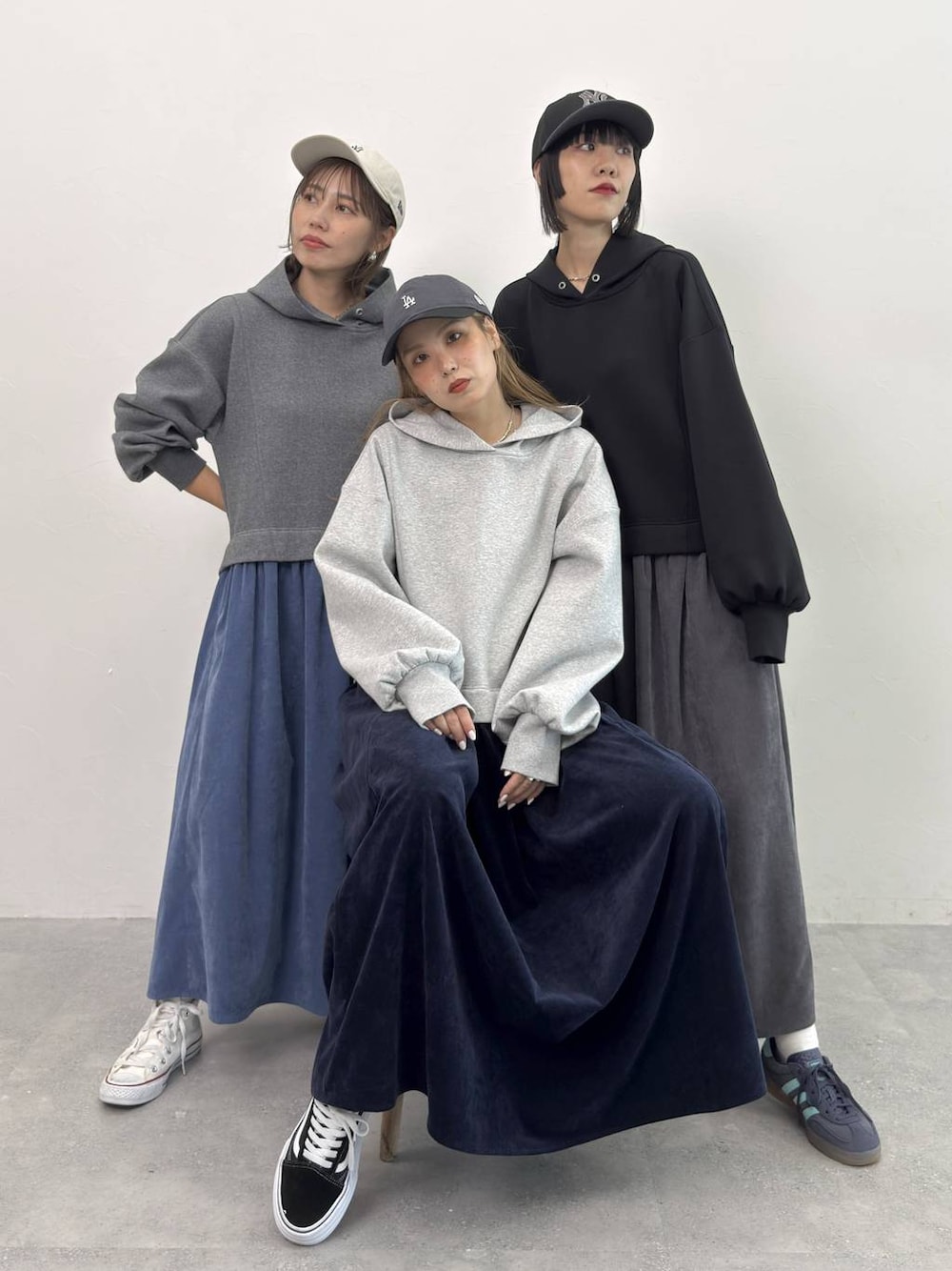 「カジュアル、ベーシック/シンプル、オーバーサイズ、ママコーデ、体型カバー、niko and ...」｜「niko and...の【MODE NORM CORE】フーディドッキングワンピース（ワンピース、グレー系）」を使った、tera38さん（レディース・155cm）の秋コーディネートの1枚目の写真