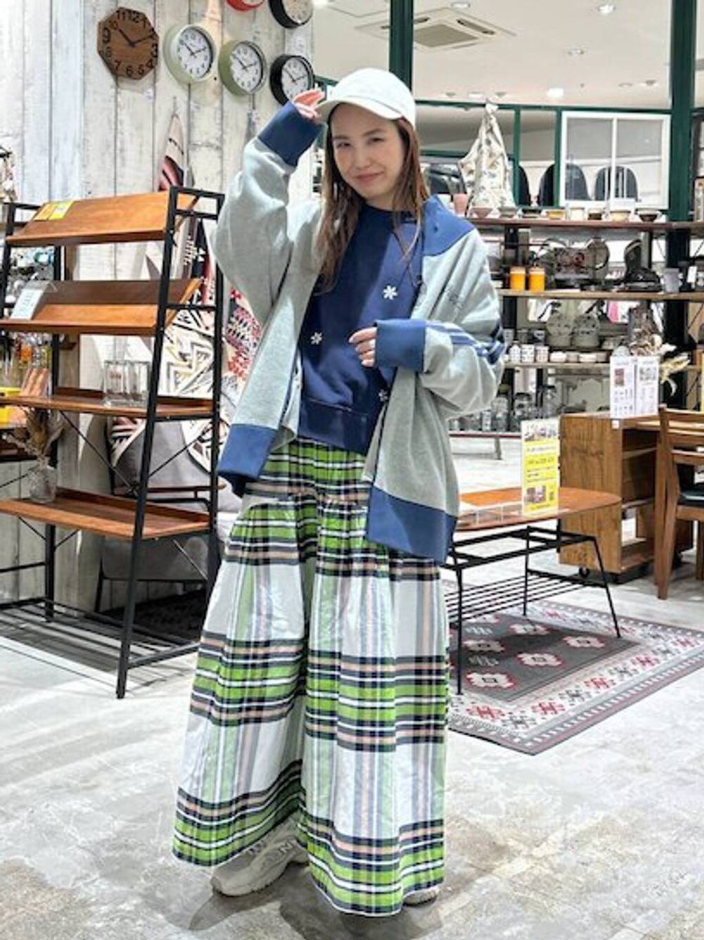 新品タグ付き　ニコアンド　コットン塩縮チェックパンツ　グレーチェック　L niko and（ニコアンド）の「[MODE NORM CORE]コットン塩縮