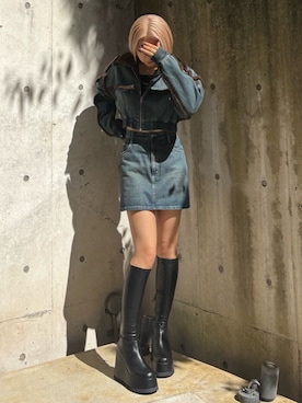 「アイテム（デニムスカート）」を使った、RENAさん（レディース・162cm）の秋コーディネート