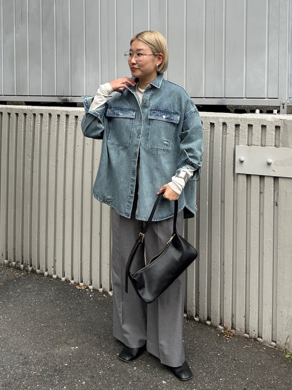 人気おしゃれLoungedressダメージデニムシャツ Loungedress ブラウス シャツ ダメージデニムシャツ レディース