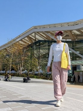 「GU（ジーユー）のアイテム（Tシャツ/カットソー、ホワイト系）」を使った、munchausenさん（メンズ・173cm）の冬コーディネート