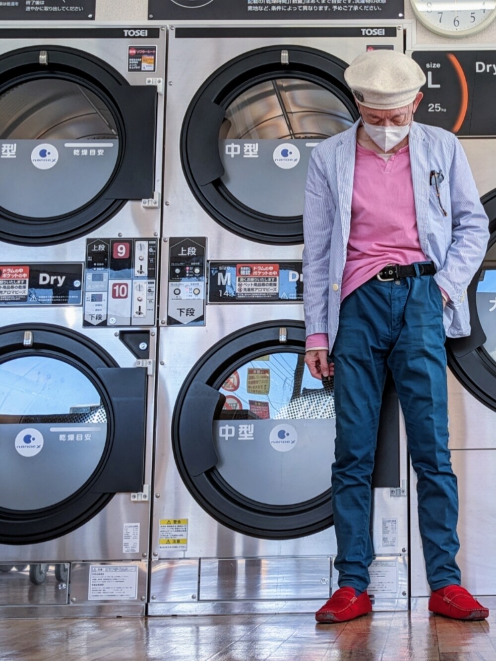「春めき満開コーデ、春色、お洒落さんとつながりたい、今日のコーデ、プチプラ、ロンT、春、ユニクロ、大人カジュアル、JKコーデ、サクラ色、ジャケット、ジャケットスタイル、ジャケットコーデ、休日コーデ」｜「UNIQLOのアイテム（Tシャツ/カットソー、ピンク系）」を使った、munchausenさん（メンズ・173cm）の春コーディネートの1枚目の写真