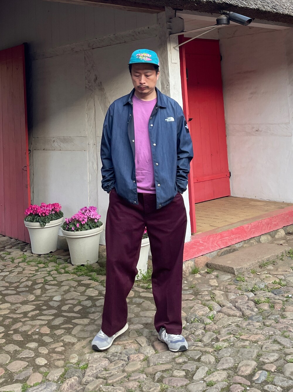 「おっさん、アメカジMIX」｜「THE NORTH FACEのアイテム（ナイロンジャケット、ブルー系）」を使った、susumubb1さん（メンズ・172cm）の春コーディネートの1枚目の写真