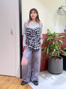 「RAGEBLUE（レイジブルー）のスタッズオンブレチェックシャツ（シャツ/ブラウス、ブラック系）」を使った、mayukaさん（レディース・162cm）の秋コーディネート
