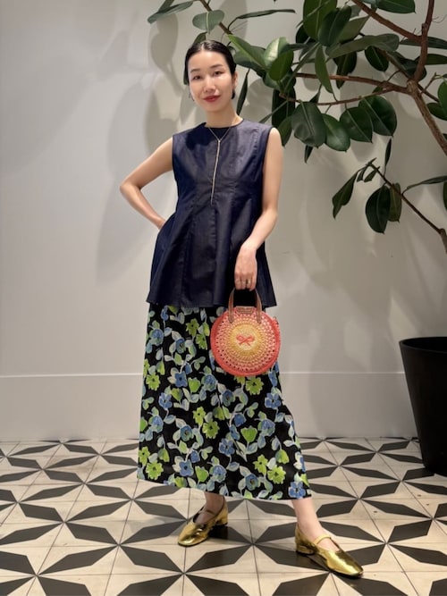 ETRO フラワープリント アシンメトリーミディスカート ブラック セール】スプリングフラワープリント アシンメトリータックス