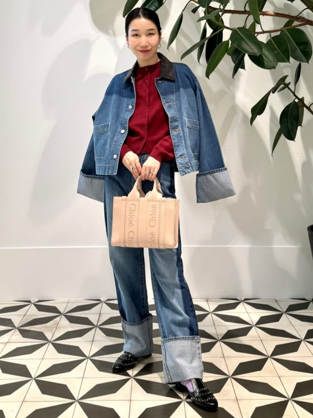 「TOMORROWLAND、トゥモローランド、MACPHEE、caban、ballsey、Chloe、NEBULONIE、MAISON et VOYAGE、デニム、デニムジャケット、デニムセットアップ、カーディガン、大人カジュアル」｜「TOMORROWLAND のコットンジャージー キャミソール（キャミソール、ホワイト系）」を使った、Nito_TOMORROWLANDさん（レディース・158cm）の夏コーディネートの1枚目の写真