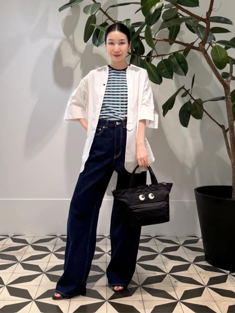 「TOMORROWLAND、TOMORROWLAND .B、トゥモローランド、MACPHEE、ballsey、Anya Hindmarch、PALOMA BARCELO、MARIHA、ボーダーニット、ラメニット、デニム、半袖シャツ」｜「TOMORROWLAND のコットンジャージー キャミソール（キャミソール、ホワイト系）」を使った、Nito_TOMORROWLANDさん（レディース・158cm）の夏コーディネートの1枚目の写真