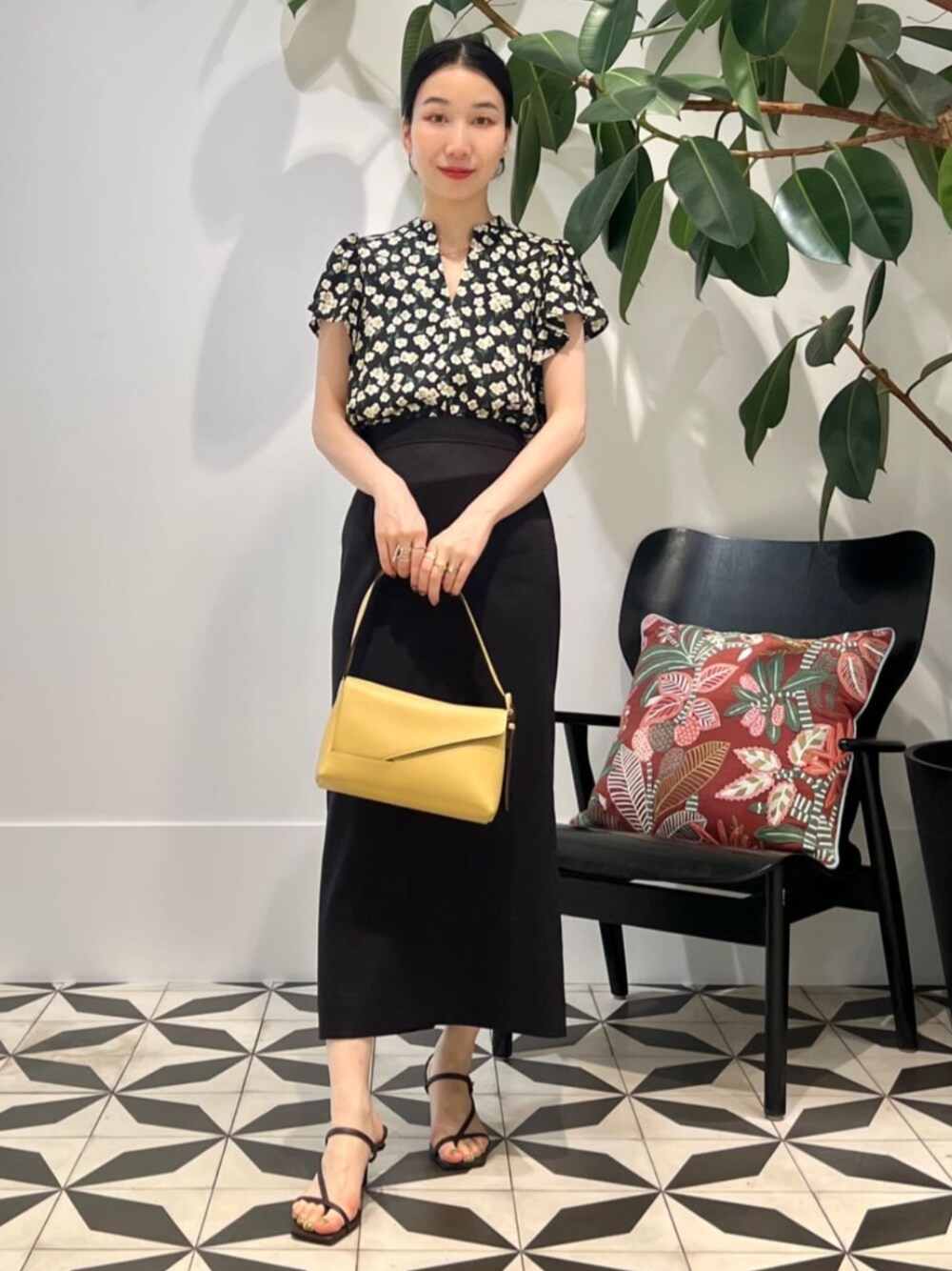 スピアワートフラワープリント フレアスリーブブラウスを使った