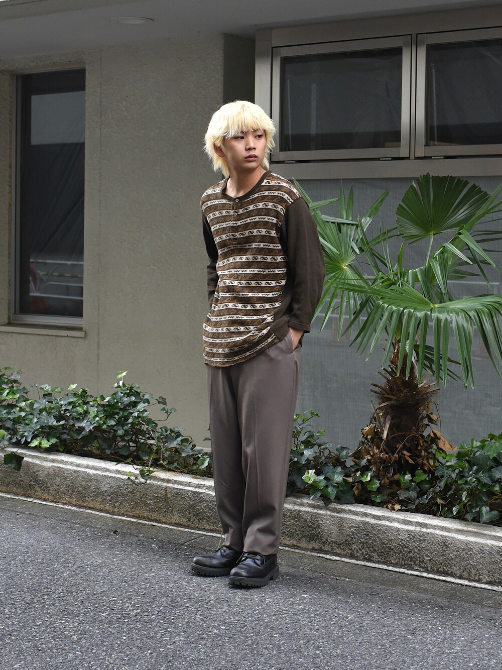 「秋のコーデ、秋服、今日のコーデ、お洒落さんとつながりたい、休日コーデ、ワイドパンツ、UNIQLO」｜「COMME des GARCONS HOMMEのアイテム（ニット/セーター、ブラウン系）」を使った、流聖さん（メンズ・173cm）の秋コーディネートの1枚目の写真