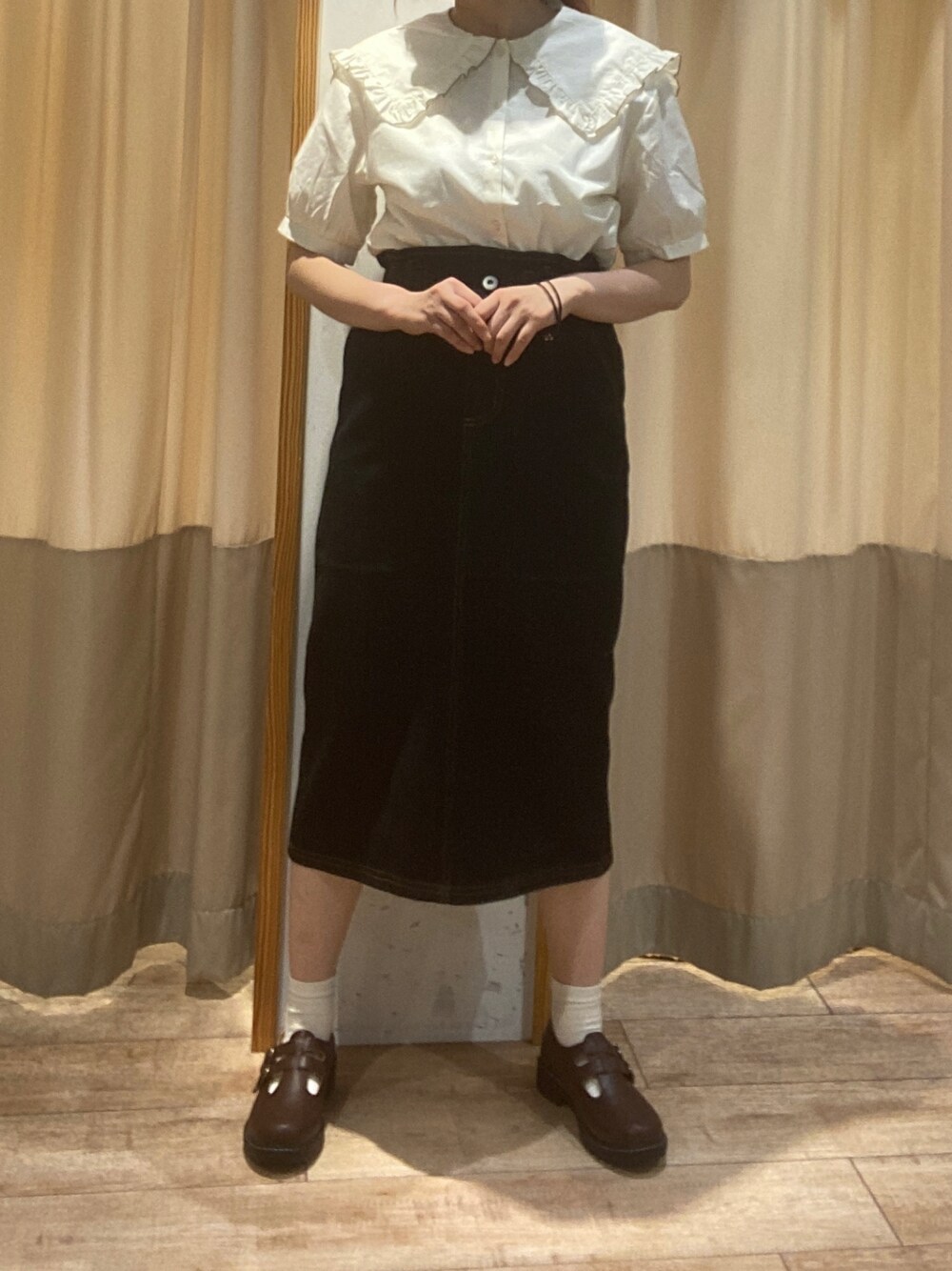 「カジュアルガーリー、フリルネック、フリル襟、Tストラップシューズ、デニムパンツ、デニムスカート、ehka sopo」｜「ehka sopoのフリルセーラー襟ブラウス（シャツ/ブラウス、ホワイト系）」を使った、りさん（レディース・159cm）の夏コーディネートの1枚目の写真