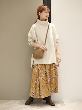 「URBAN RESEARCH DOORS（アーバンリサーチドアーズ）のレーヨン大花柄スカート（スカート）」を使った、anzuさん（レディース・158cm）の秋コーディネート