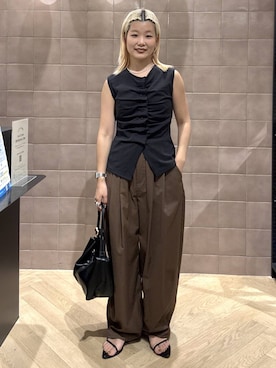 「A part by（アパートバイ）のフロントタックカットノースリーブ（T Shirts、ブラック系）」を使った、sayakaさん（レディース・158cm）の夏コーディネート