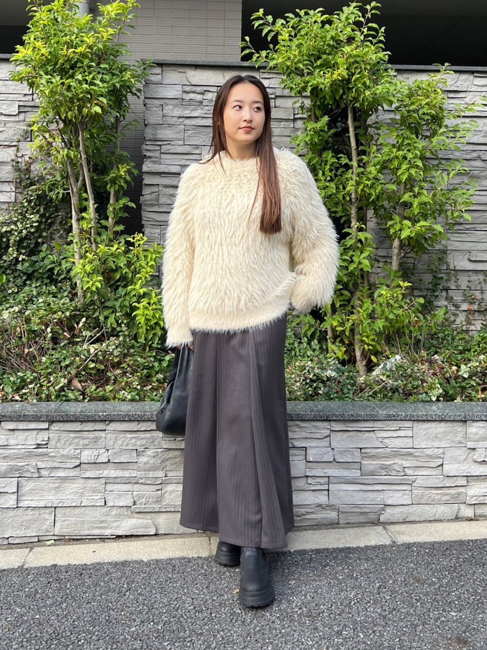 「秋コーデ、オトナ女子、シンプルスタイル、オトナカワイイ、秋服コーデ、秋服、シャギーニット、ロングスカート、スカート、スカートスタイル、ニット、ニットコーデ」｜「BLACK BY MOUSSYのshaggy knit tops(シャギーニットトップス)（ニット/セーター、ホワイト系）」を使った、BLACKBYMOUSSY_staffさん（レディース・158cm）の秋コーディネートの1枚目の写真